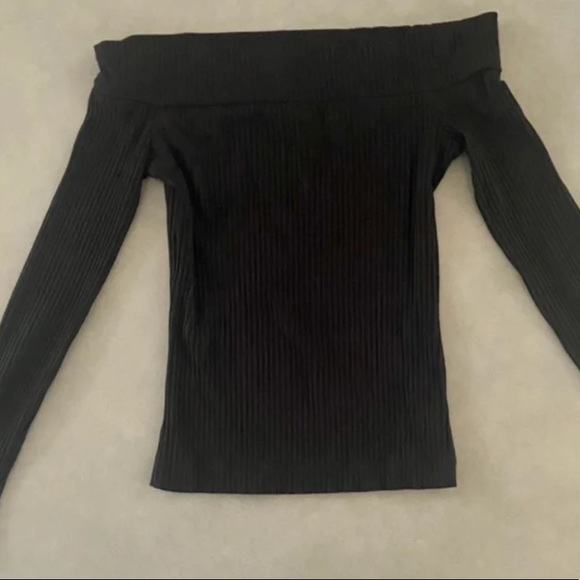 Wilfred Aritzia off shoulder black ribbed top - Picture 1 of 4